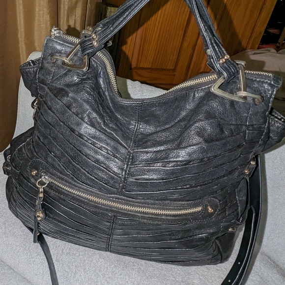 Junior Drake black Italian leather pleated shoulder bag. - Picture 3 of 13